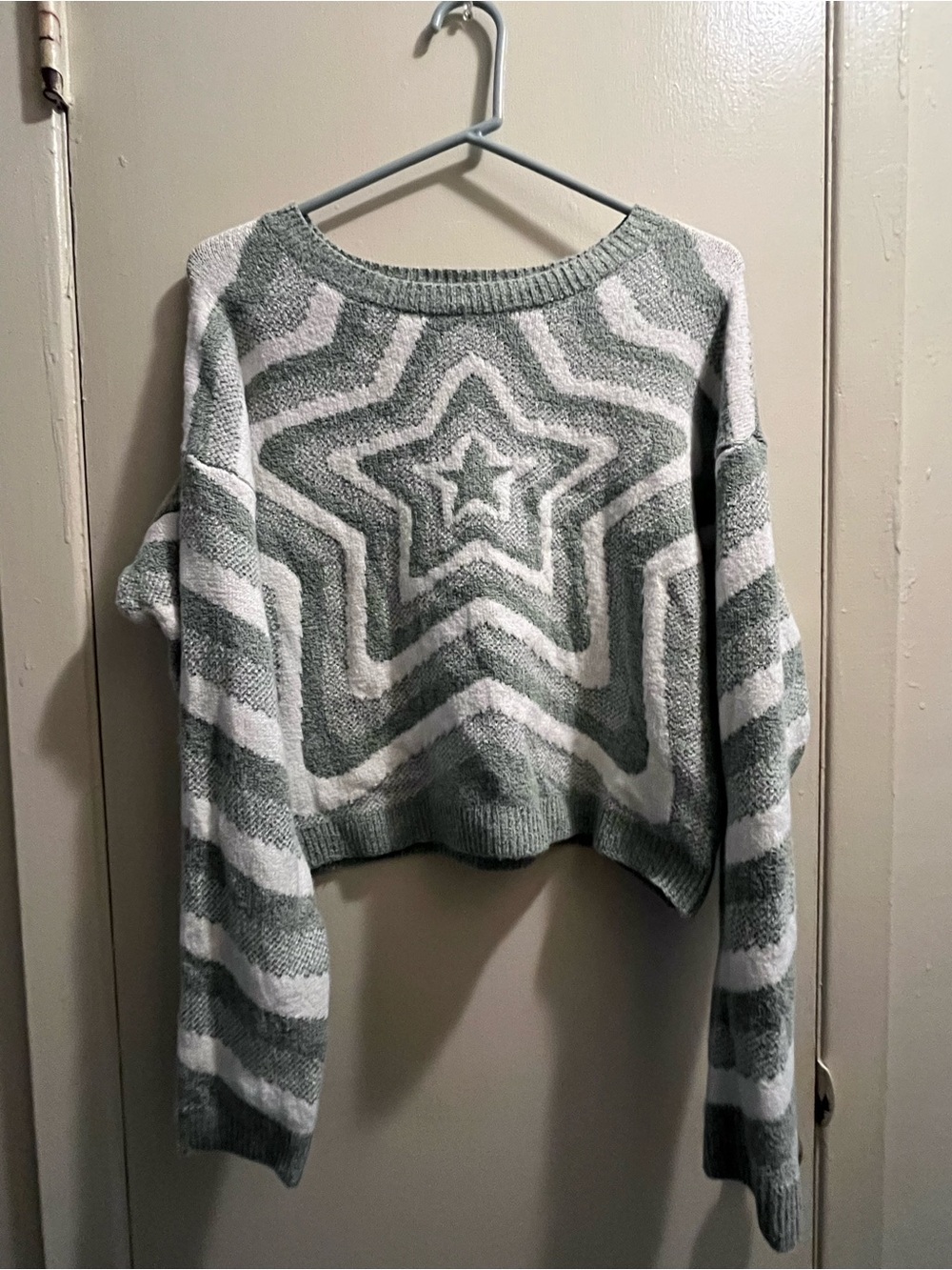 Star Pattern Green and White Cropped Sweater